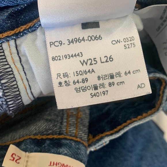 Levi’s Premium Wedgie Straight Jean - Picture 9 of 10
